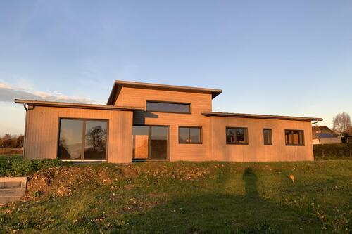 Construction d’une maison en bois de plain-pied moderne près de Bayeux
