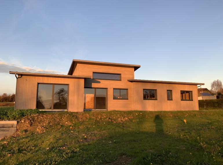 Construction d’une maison en bois de plain-pied moderne près de Bayeux