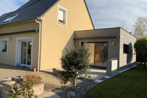 Présentation d’une extension de maison en bois à Caen construite il y a plus de 5 ans