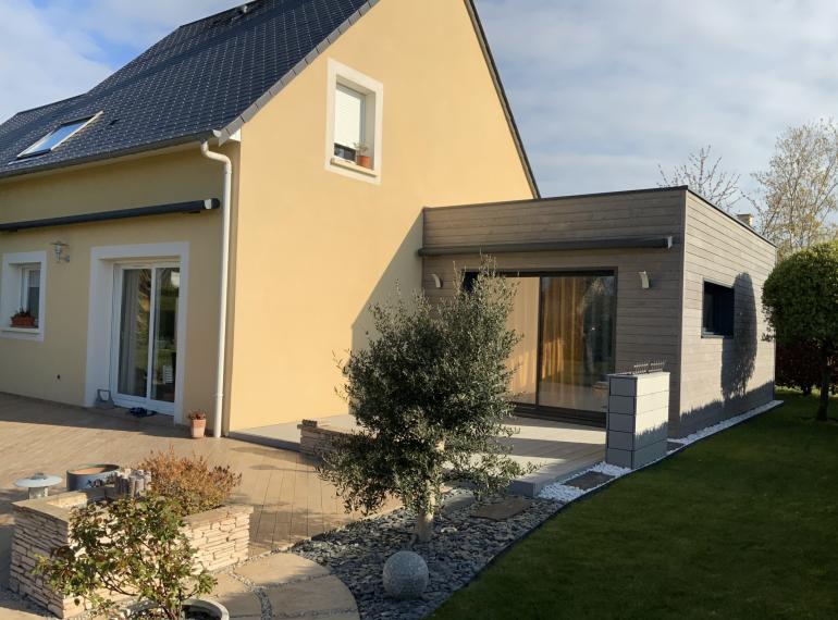 Présentation d’une extension de maison en bois à Caen construite il y a plus de 5 ans