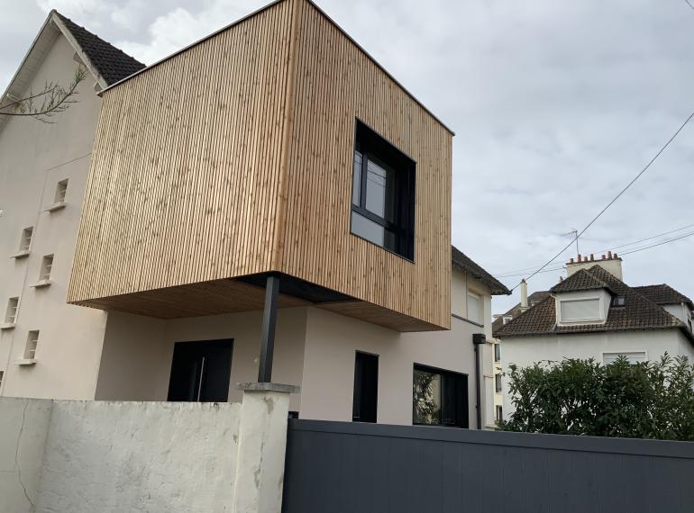 Construction d'une extension en bois sur une maison 