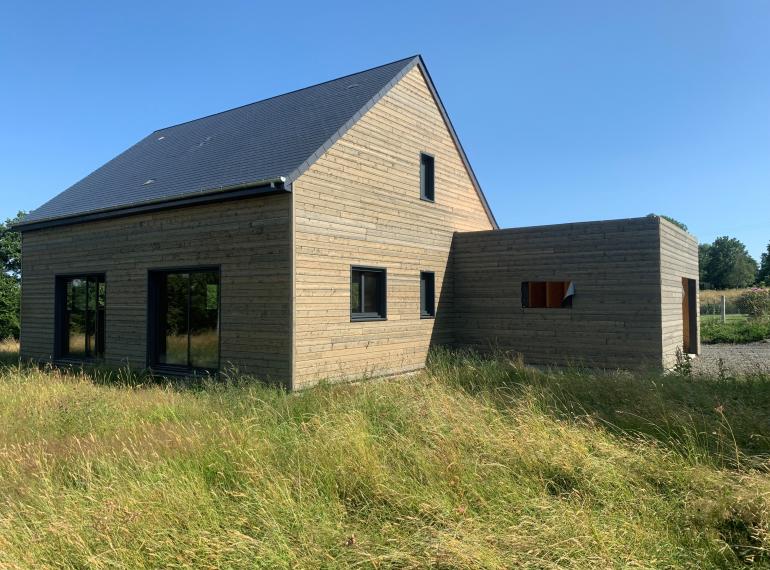 Construction d’une petite maison dans la prairie, dans le Calvados