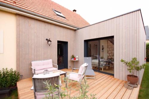 Extension bois pour une chambre parentale au rez-de-chaussée au Sud de Caen